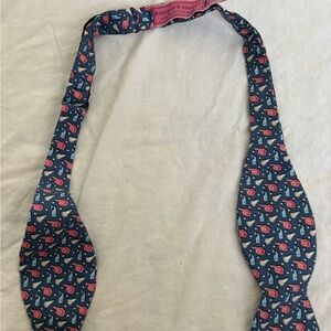 Vineyard Vines Blue and Red lacrosse bow Tie never worn